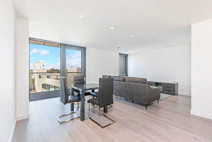 1 Bedroom Flat For Sale In Carriage House, City North Pl, N4