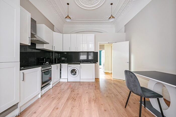 2 Bedroom Property To Rent In Queen's Gate, London, SW7