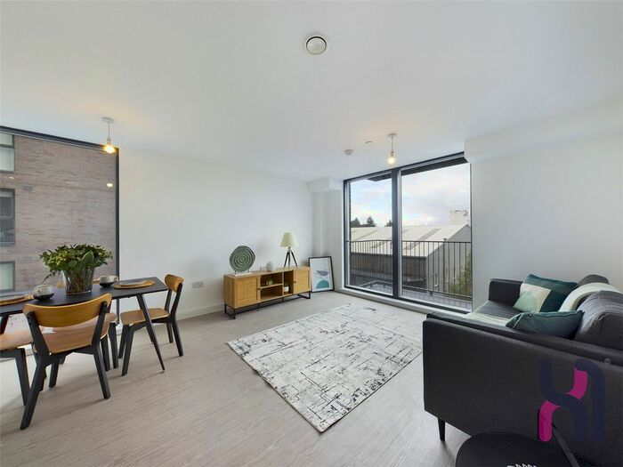 2 Bedroom Flat To Rent In The Landmark, Oldfield Road, Salford, M5