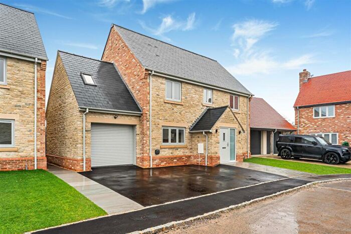 4 Bedroom House For Sale In Home Farm Close, Ambrosden, OX25