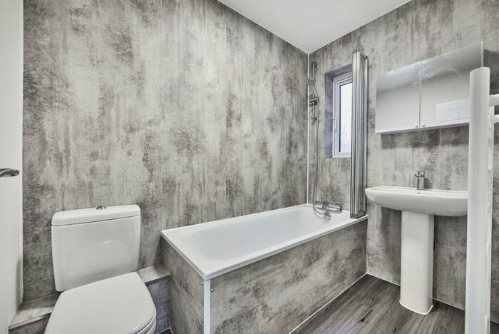 2 Bedroom Apartment To Rent In The Putterills, Harpenden, Herts, AL5