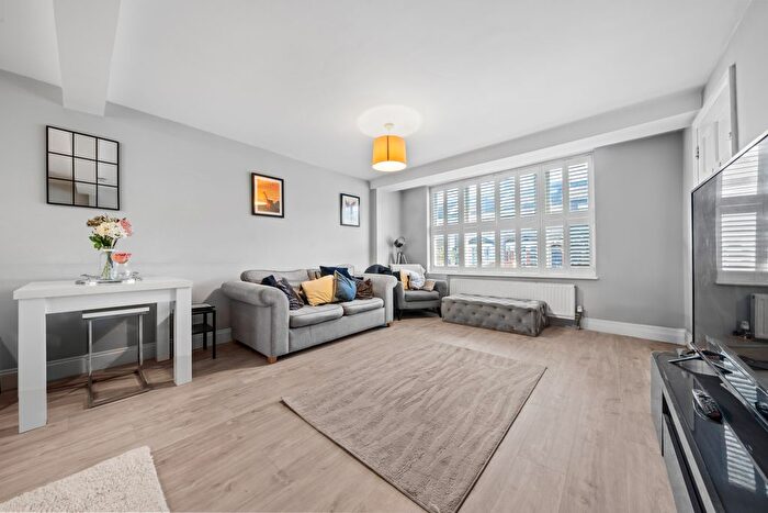 3 Bedroom Maisonette To Rent In Earlsfield Road, Wandsworth, London, SW18