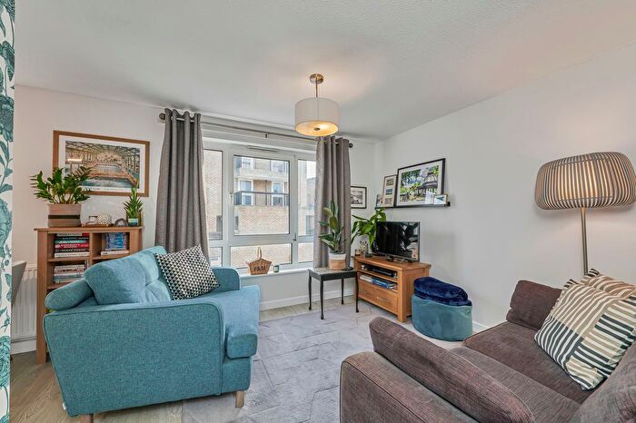 1 Bedroom Flat For Sale In Rainhill Way, Bow, E3