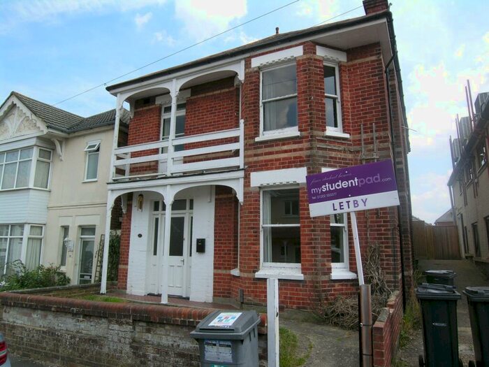 4 Bedroom House To Rent In Bedroom Detached House In Winton, BH9