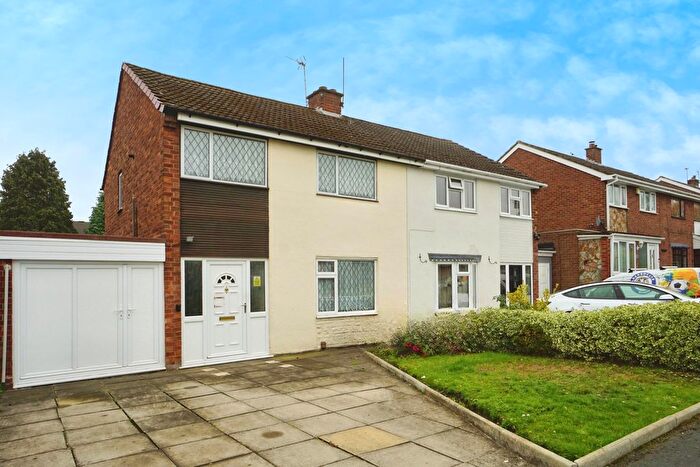 3 Bedroom Semi Detached House For Sale In Leslie Drive, Tipton, DY4