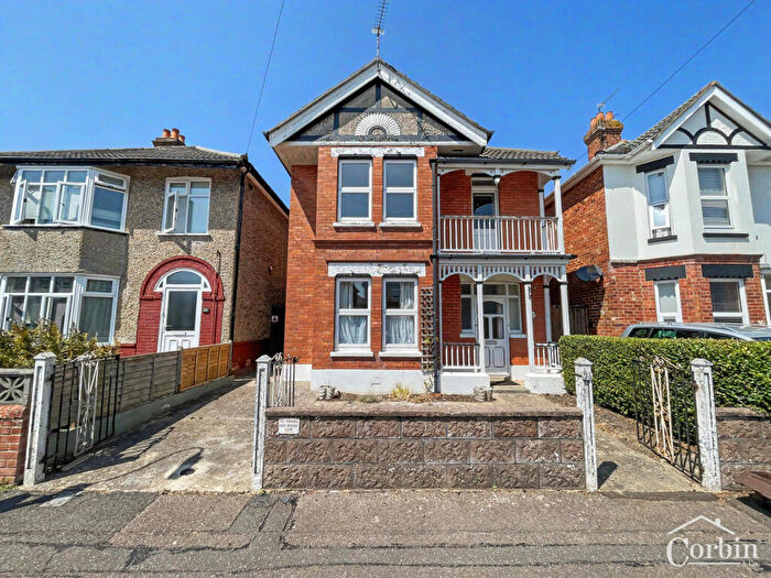 4 Bedroom Detached House For Sale In Frederica Road, Bournemouth, BH9