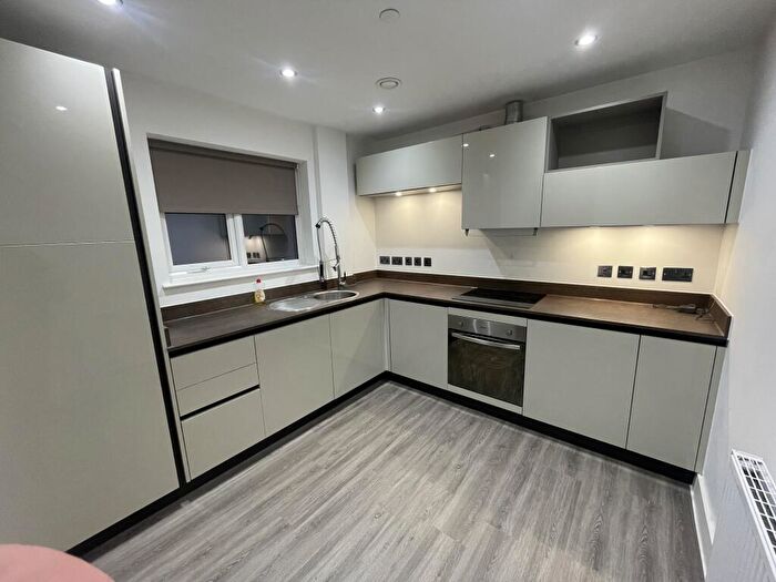 2 Bedroom Apartment To Rent In Hurst Street, L1