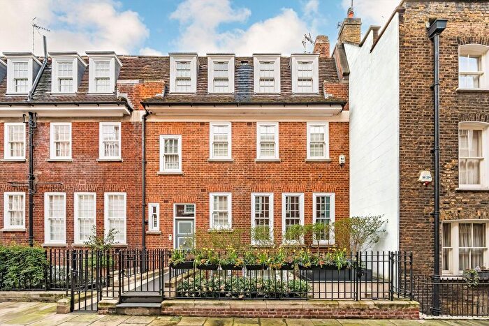 4 Bedroom Property To Rent In Shepherds Close, Mayfair, W1K