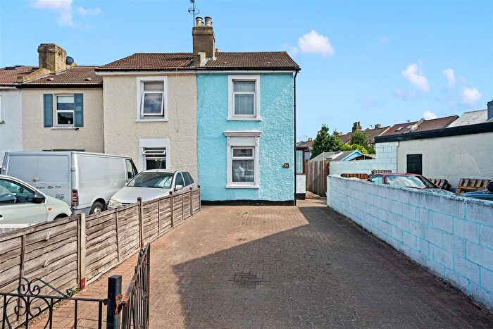 2 Bedroom Property For Sale In Whitehorse Lane, London, SE25
