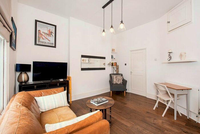 1 Bedroom Flat To Rent In Cambridge Gardens, Ladbroke Grove, W10