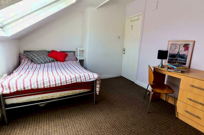 6 Bedroom Terraced House To Rent In Ebberston Terrace, Hyde Park, Leeds, LS6
