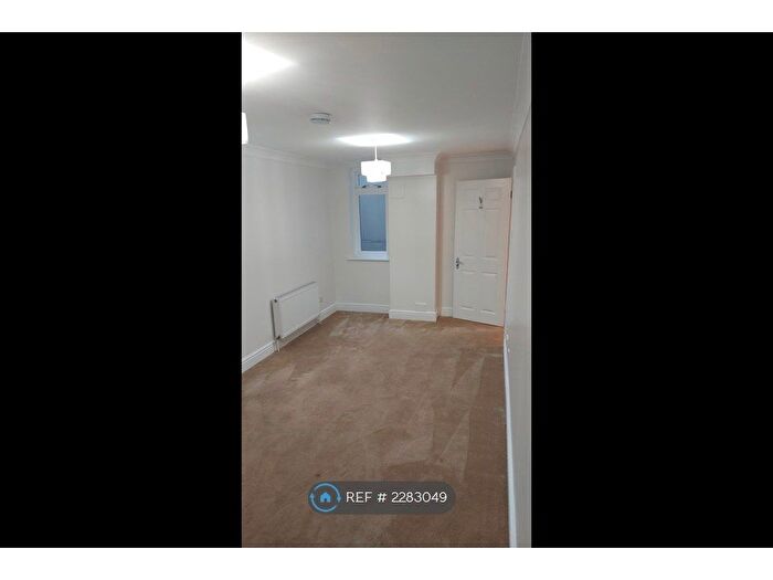 3 Bedroom Flat To Rent In Chiltern House, Harrow On The Hill, HA1