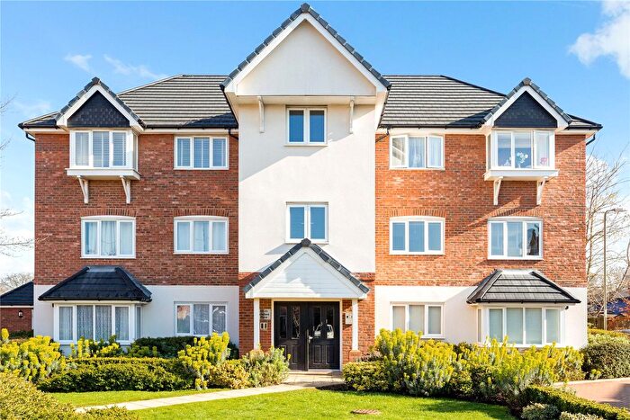 1 Bedroom Flat To Rent In Scholars Place, Walton-On-Thames, Surrey, KT12