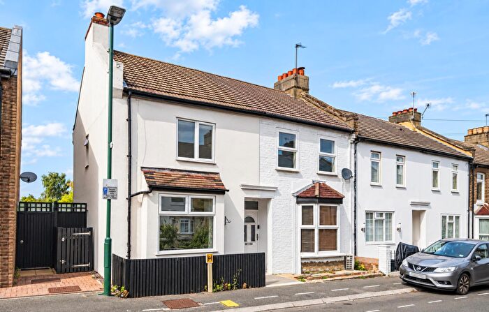 2 Bedroom End Of Terrace House For Sale In Sydney Road, Sutton, SM1