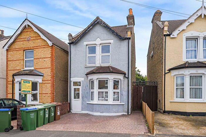 4 Bedroom Detached House For Sale In Clarence Crescent, Sidcup, DA14