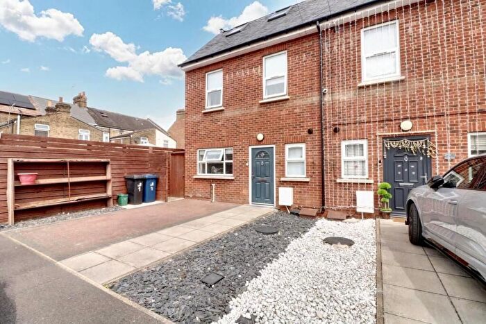 4 Bedroom Mews For Sale In London, UB1