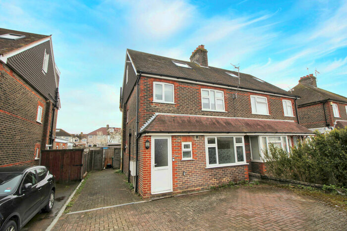 2 Bedroom Maisonette To Rent In Horley Road, Redhill, RH1