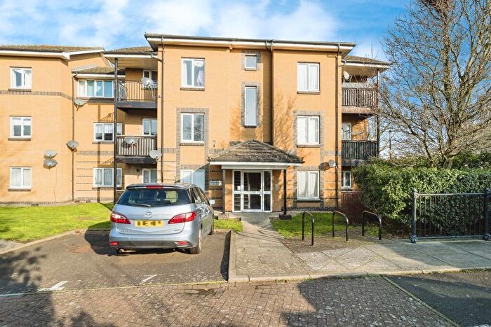 2 Bedroom Apartment For Sale In Spinnaker Close, Barking, IG11