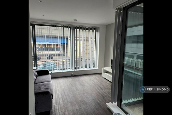 3 Bedroom Flat To Rent In Wharfside Point South, London, E14