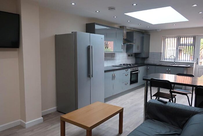 5 Bedroom House To Rent In Dawlish Road, Selly Oak, Birmingham, West Midlands, B29