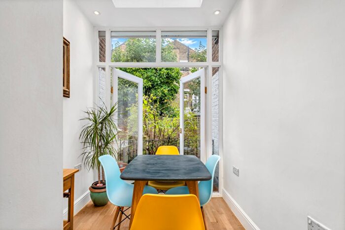 1 Bedroom Flat To Rent In Gunter Grove, London, SW10