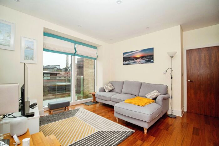 2 Bedroom Flat For Sale In Dray Horse Yard, Dorchester, DT1