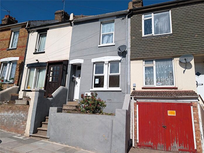 2 Bedroom Terraced House For Sale In Gordon Road, Chatham, Kent, ME4