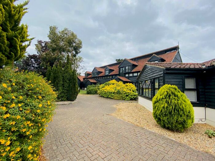 1 Bedroom Mews To Rent In Coxtie Green Road, Navestockside, Brentwood, CM14