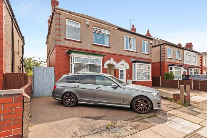 3 Bedroom Semi-Detached House For Sale In Elm Avenue, Grimsby, DN34