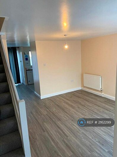 3 Bedroom End Of Terrace House To Rent In Erin Close, Luton, LU4