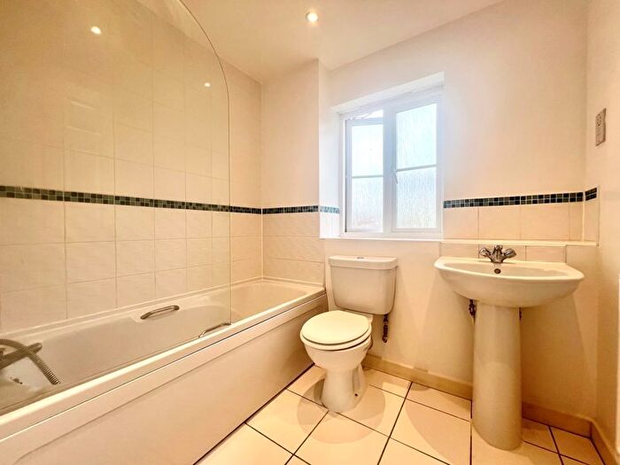 2 Bedroom Flat For Sale In Charlotte Court, Calne, SN11