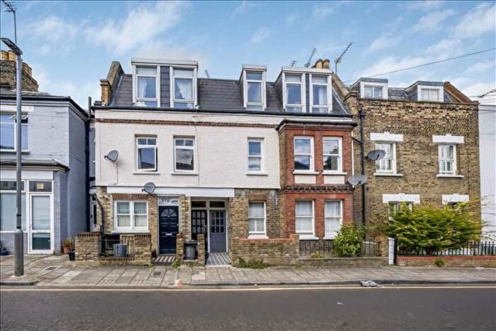 4 Bedroom Maisonette For Sale In Wadham Road, Putney, SW15