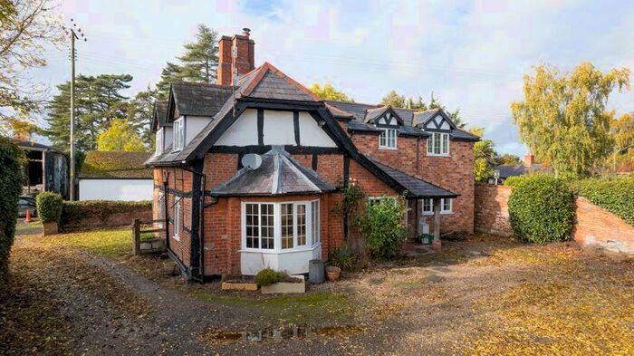 3 Bedroom Detached House For Sale In Winterfold, Kidderminster, DY10