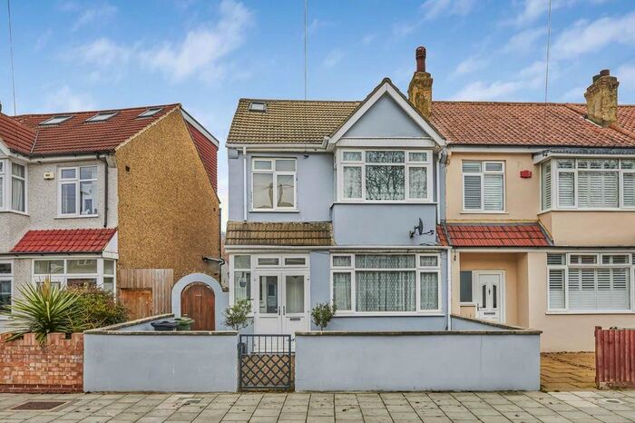 4 Bedroom Terraced House To Rent In Farmhouse Road, London, SW16