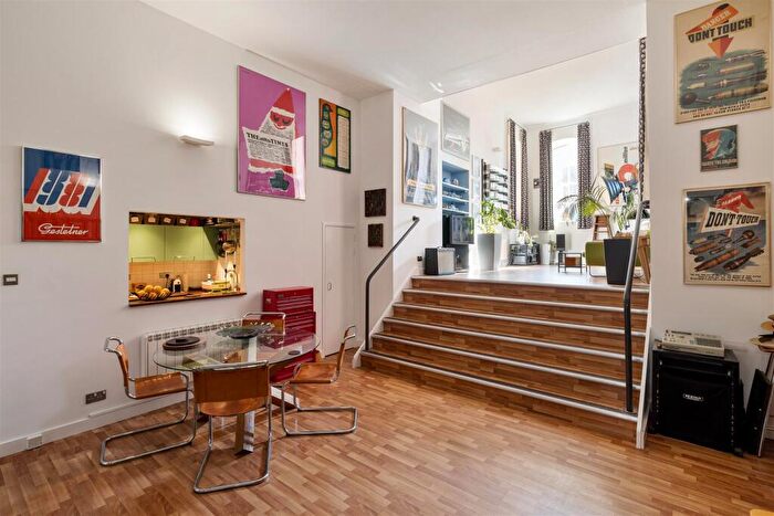 2 Bedroom Flat For Sale In Fairfield Road, Bow, E3