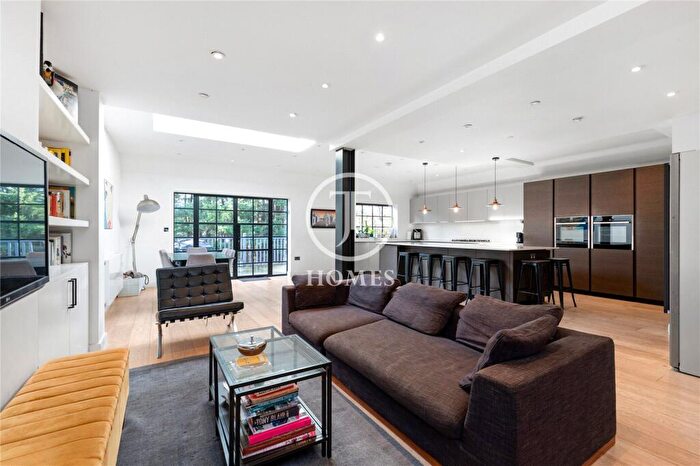 4 Bedroom Semi Detached House For Sale In Southbourne Crescent, London, NW4