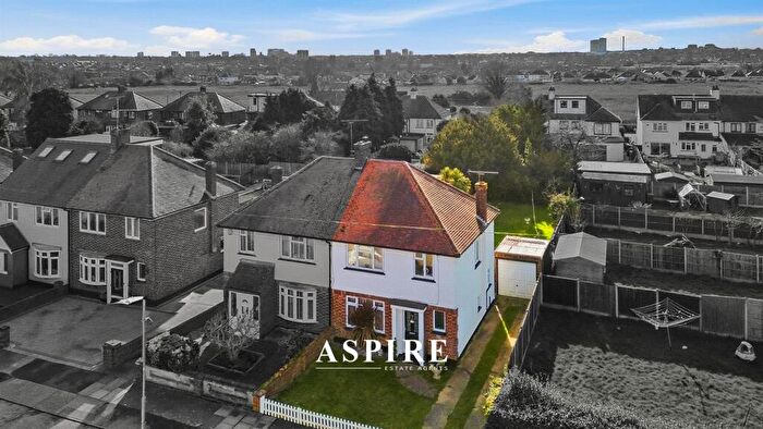 3 Bedroom Semi Detached House For Sale In Willmott Road, Southend-On-Sea, SS2