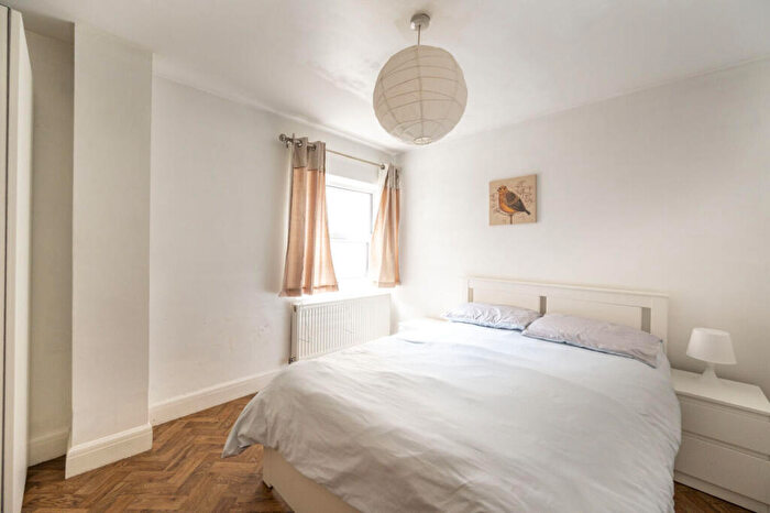 2 Bedroom Flat For Sale In Manbey Park Road, Stratford, London, E15