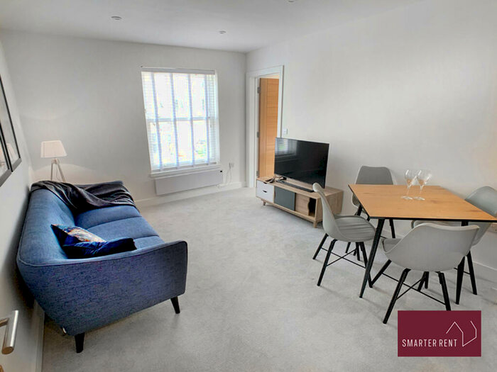 1 Bedroom Flat To Rent In Turks Head Court, - Turks Head, Windsor, SL4