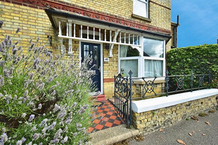 2 Bedroom End Of Terrace House For Sale In Queens Avenue, Snodland, ME6