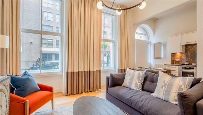 2 Bedroom Flat To Rent In Nottingham Place, Marylebone, London, W1U