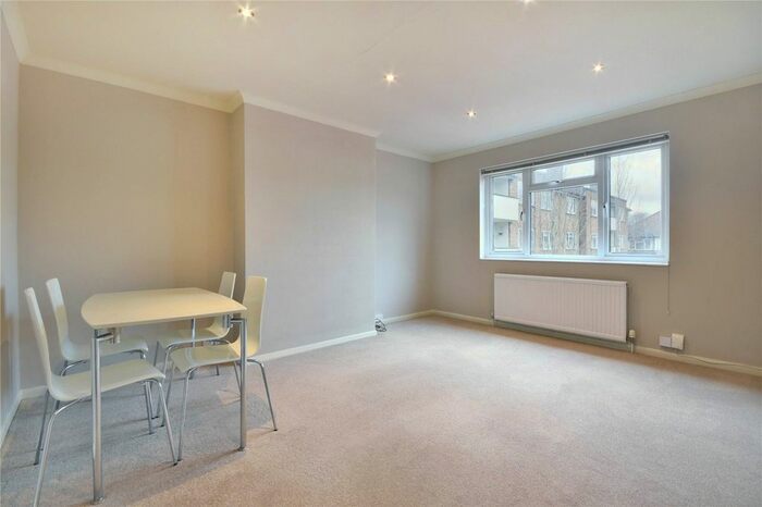 2 Bedroom Flat To Rent In Vines Avenue, Finchley Central, N3