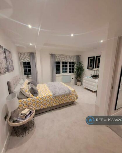 2 Bedroom Flat To Rent In Seren House, Strood, Rochester, ME2