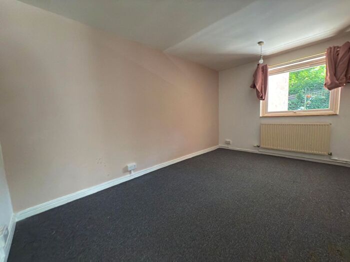 2 Bedroom Flat To Rent In Bonnick Close, Luton, LU1