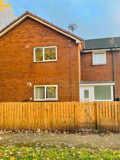 3 Bedroom Maisonette To Rent In Merlin Road Irlam, M44