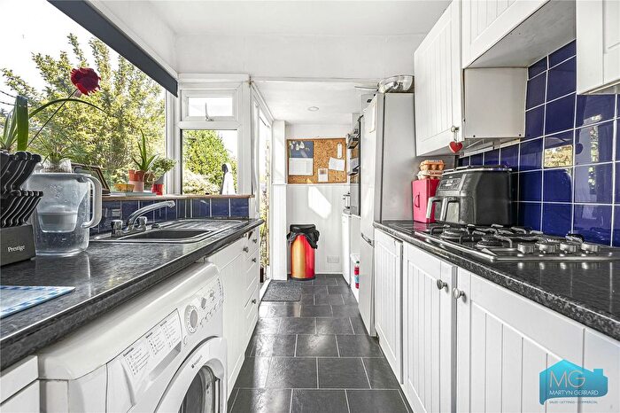 3 Bedroom Terraced House For Sale In Osidge Lane, London, N14