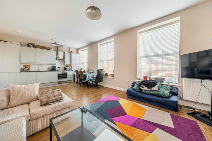 1 Bedroom Flat To Rent In Manor Drive North, New Malden, KT3