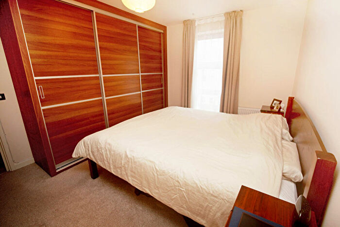 2 Bedroom Apartment To Rent In Queen Mary Avenue, South Woodford, E18