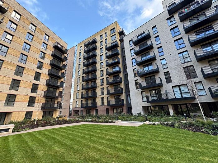 1 Bedroom Flat To Rent In Hayes Village, Hayes, UB3