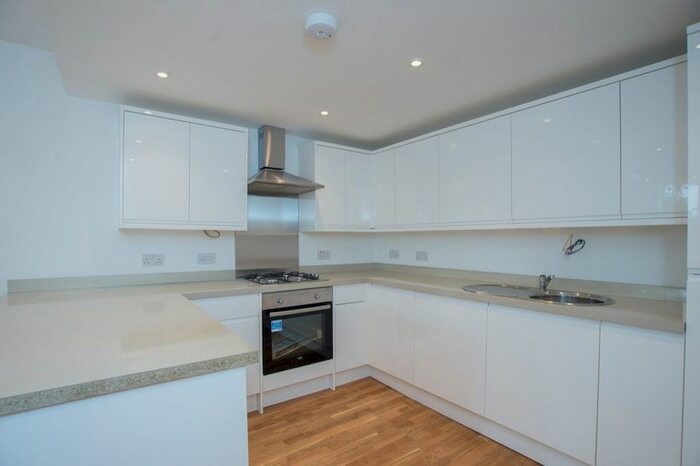 1 Bedroom Flat To Rent In London Road, Cheam, SM3